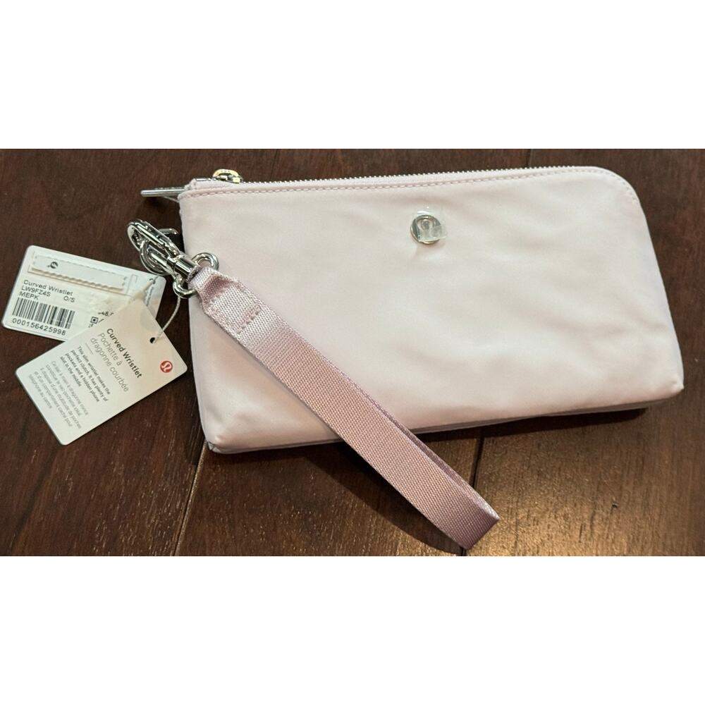 Lululemon Curved Wristlet Clutch W9FZ4S in MEPK Meadowsweet Pink NWT - Picture 2 of 13